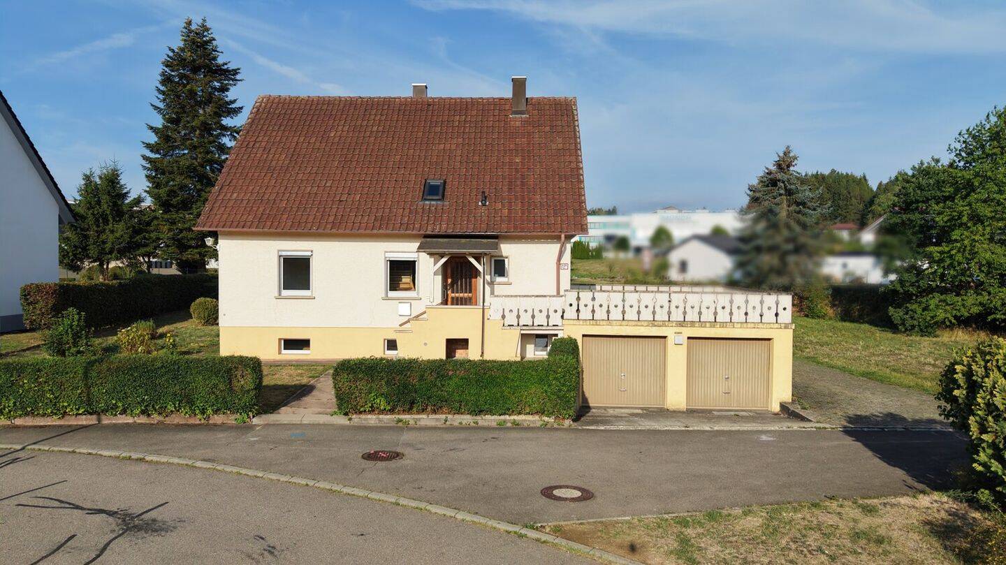 Familienfreundliches Einfamilienhaus auf großzügigem Grundstück in 78586 Deilingen, 78586 Deilingen