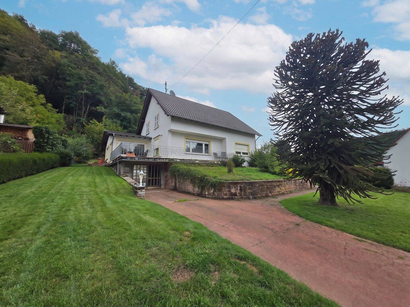 Gepflegtes Einfamilienhaus mit großzügigem Grundstück in toller Lage, 66701 Beckingen