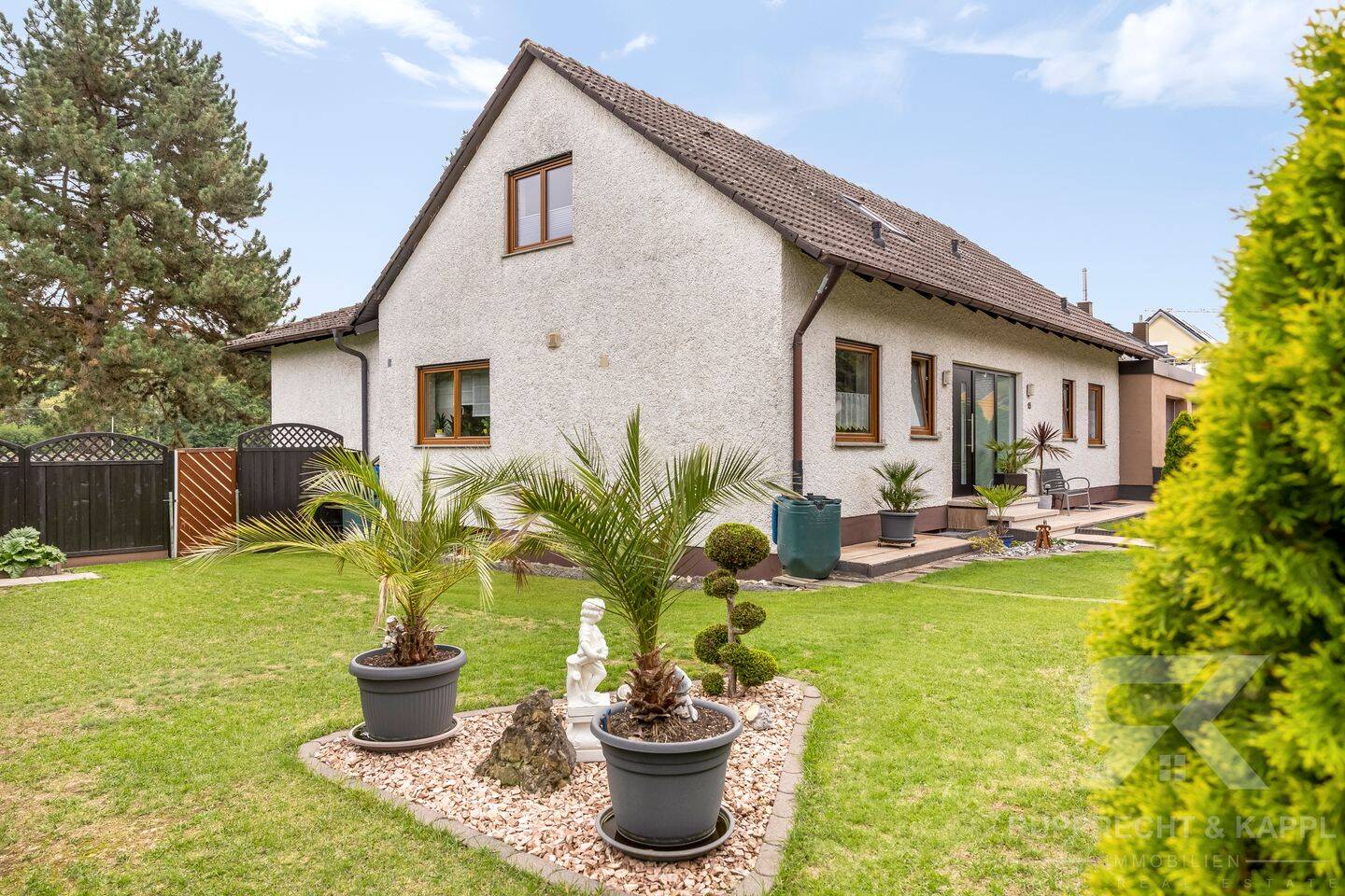 Familienparadies in Pilsach: Großzügiges EFH mit Sauna, Einliegeroption & unverbaubarem Weitblick, 92367 Pilsach