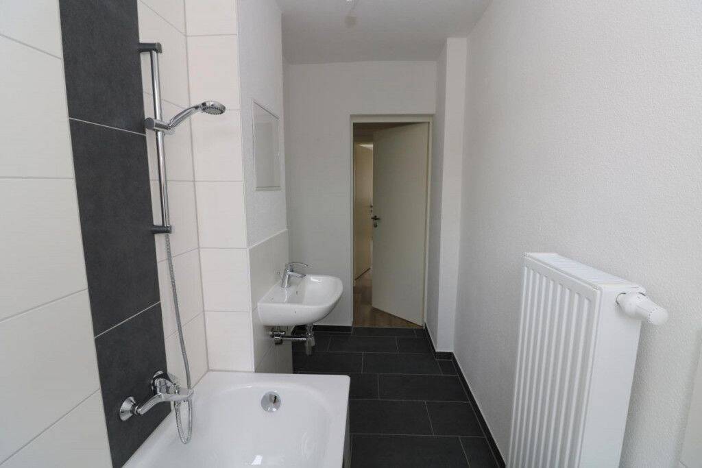 Ländlich wohnen, modern leben – charmante 3-Raum-Wohnung im Grünen!!!, 9633 Halsbrücke