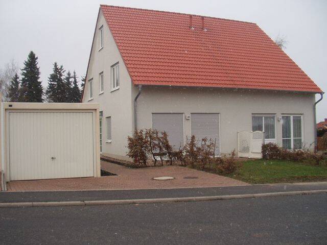 Gemütliche Doppelhaushälfte mit Garage in ruhiger Lage zu verkaufen !, 99869 Nessetal (Goldbach)