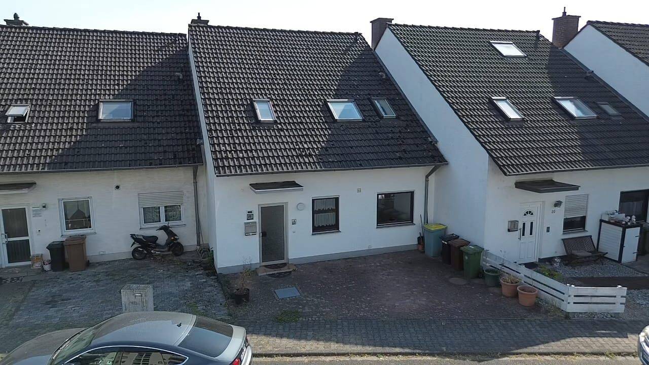 Hermann Immobilien:  Renoviertes Reihenhaus mit Ausbaupotential in Langenselbold!, 63505 Langenselbold
