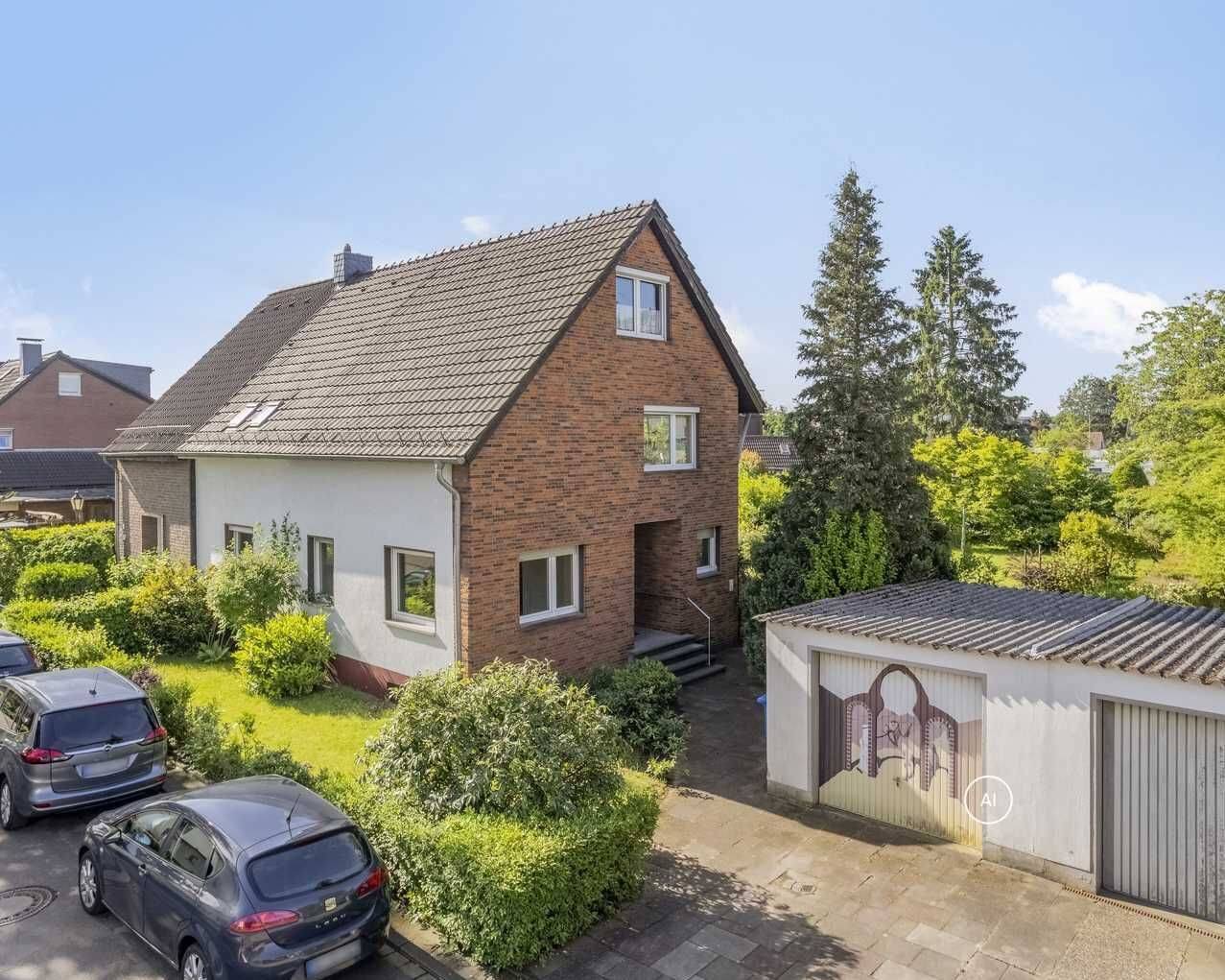 Ratingen-Tiefenbroich: Großzügige Doppelhaushälfte auf traumhaftem Grundstück, 40880 Ratingen