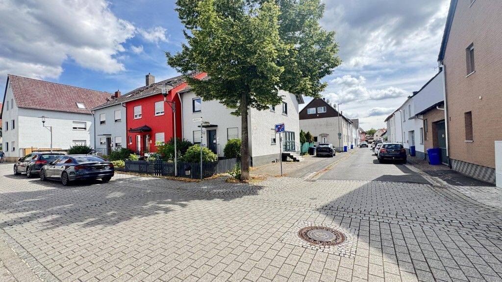 Großzügige Maisonette-Wohnung mit Südwest-Balkon – vollständig saniert und ruhig gelegen, 63801 Kleinostheim