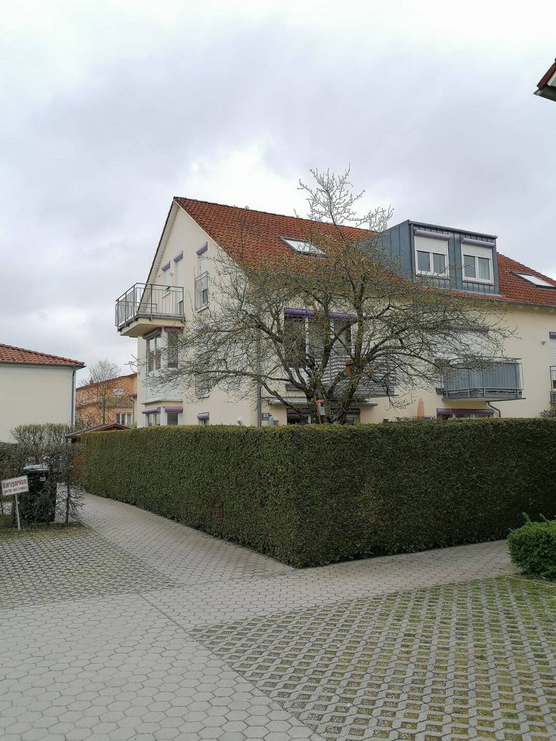 Helle Dachgeschoss-Wohnung mit Tiefgaragen- und Außenstellplatz, 85051 Ingolstadt