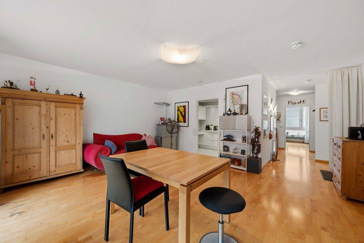 Großzügige 3-Zimmerwohnung mit 95,74 m², großer Südloggia, 2 Bädern & 2 Tiefgaragenstellplätzen, 71063 Sindelfingen