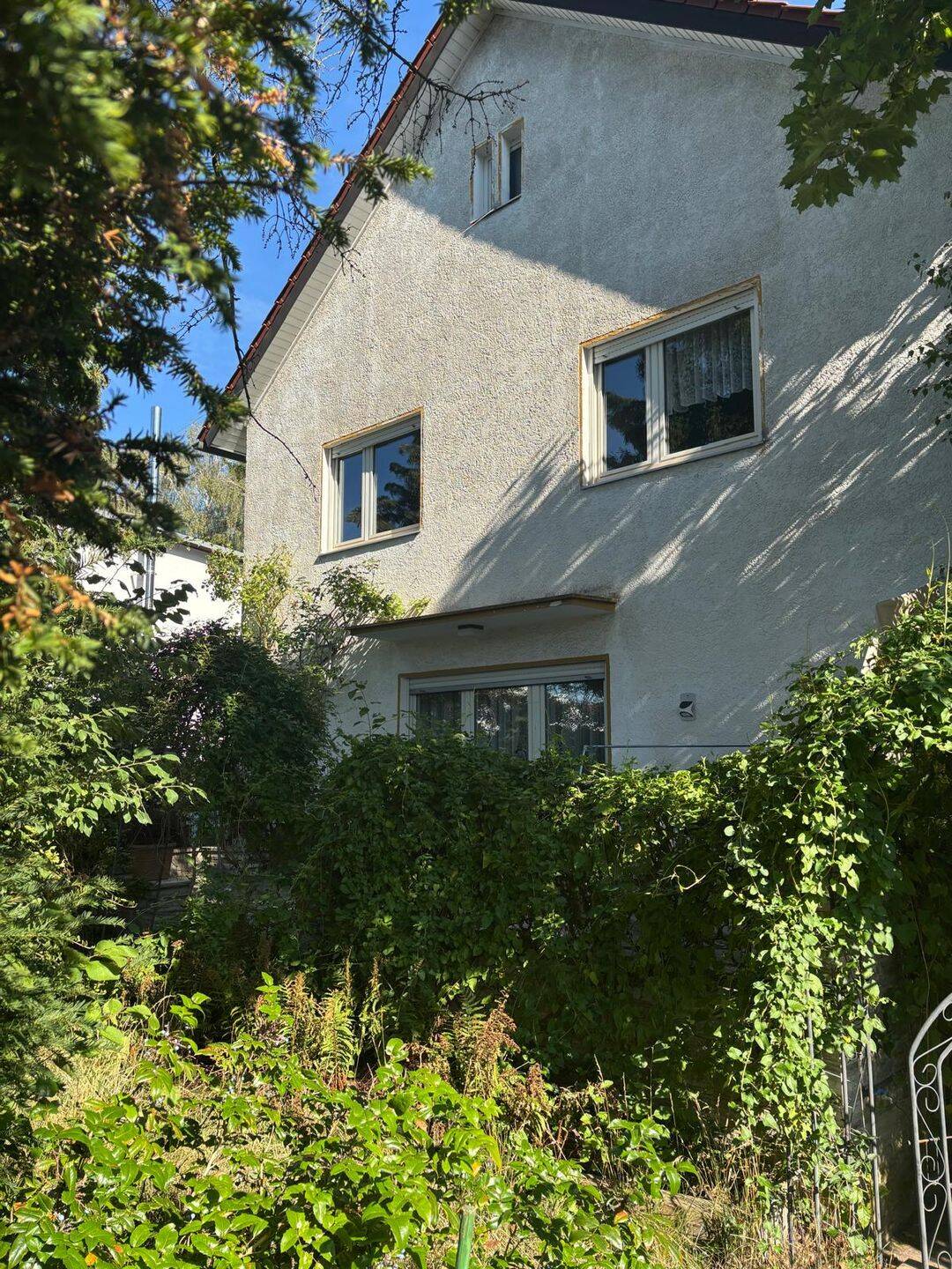 Ein Zuhause mit Charakter – Einfamilienhaus und traumhafter Garten, 85055 Ingolstadt