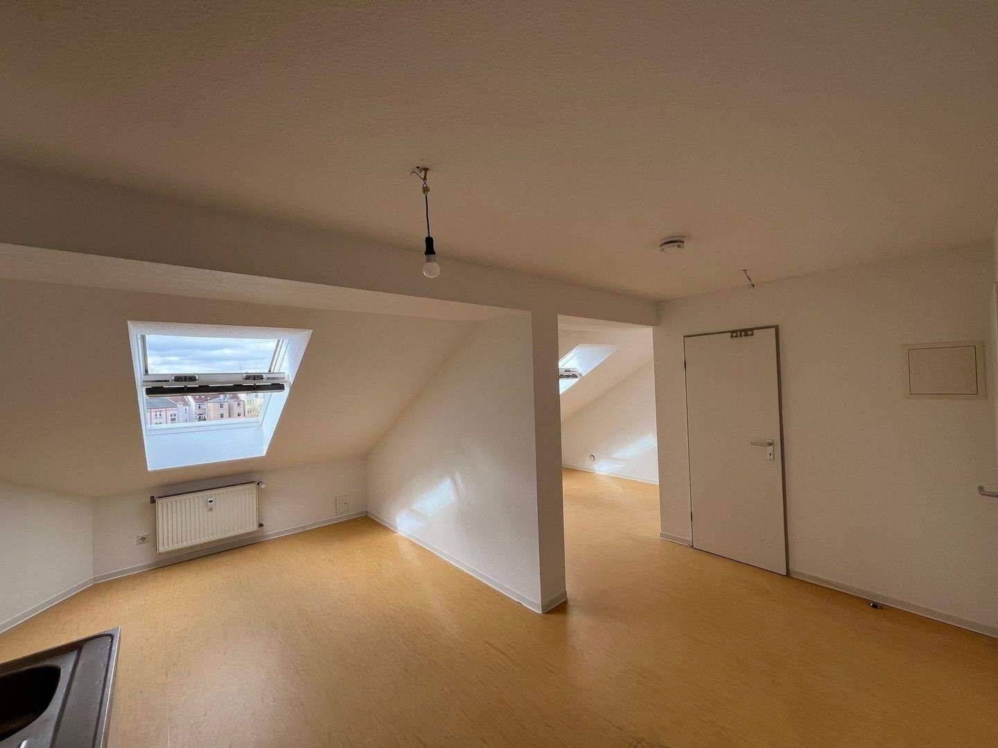 Großzügige 1-Zimmer-Dachgeschoss-Wohnung im Zentrum mit Aufzug, Stellplatz, 24103 Kiel (Altstadt Damperhof Exerzierplatz Vorstadt)