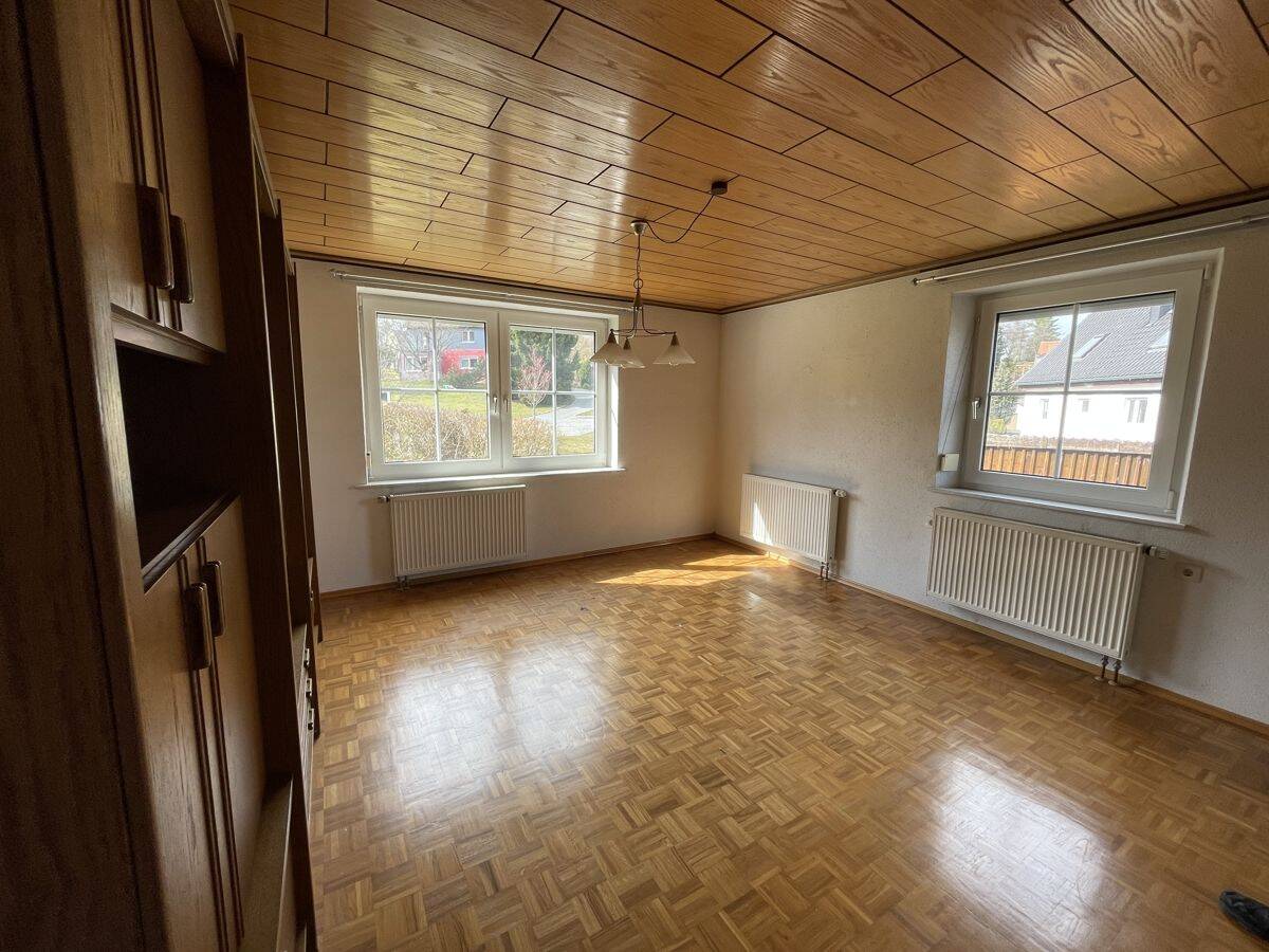 Ruhige Lage, schöner Garten und vielseitige Nutzungsmöglichkeiten!, 92681 Erbendorf