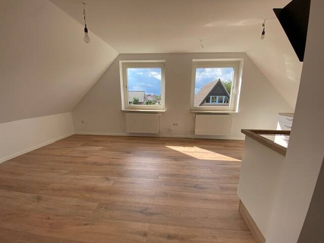 Moderne Single Wohnung (2-Raum-DG) in Leiferde, 38542 Leiferde