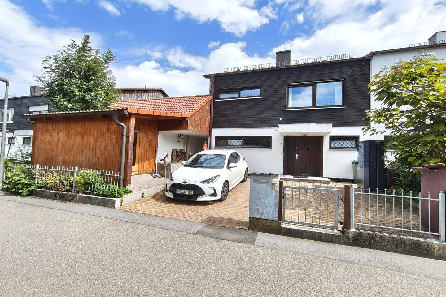 Energieeffizient leben in Eching – modernisierte Doppelhaushälfte mit Wärmepumpe, PV und Südgarten, 85386 Eching