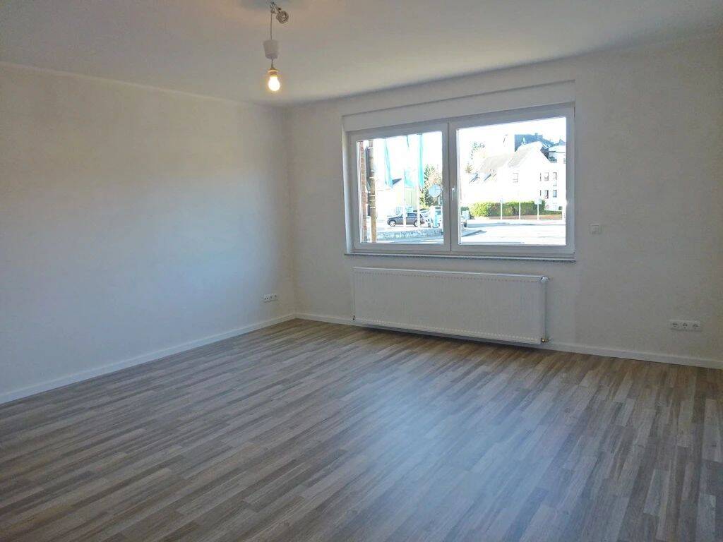 Longerich; Sanierte 3-Zimmerwohnung im Hochparterre!, 50739 Köln (Nippes Bilderstöckchen Longerich Mauenheim Weidenpesch)