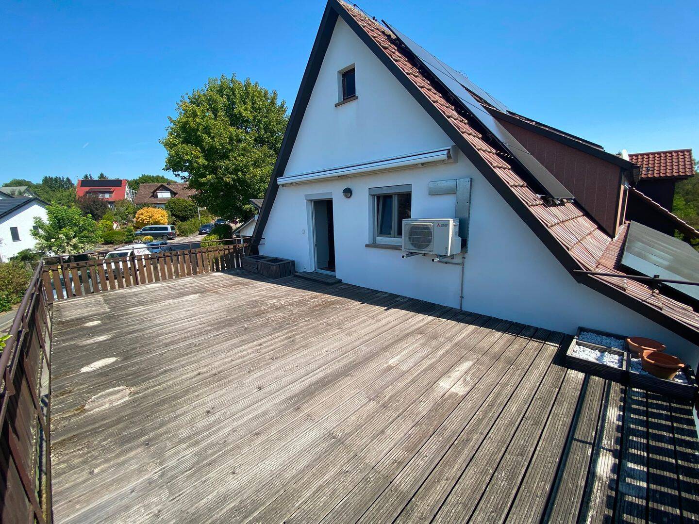 Helle 4 Zimmer dachgeschosswohnung mit 40m2 Terrasse, 74632 Neuenstein