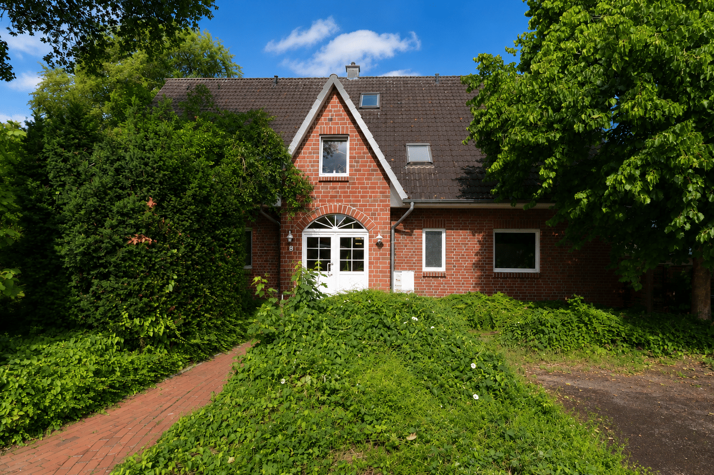 Charmante Erdgeschosswohnung mit Terrasse und zusätzlichem Gartenanteil, 28259 Bremen (Grolland Kirchhuchting Mittelshuchting Sodenmatt)