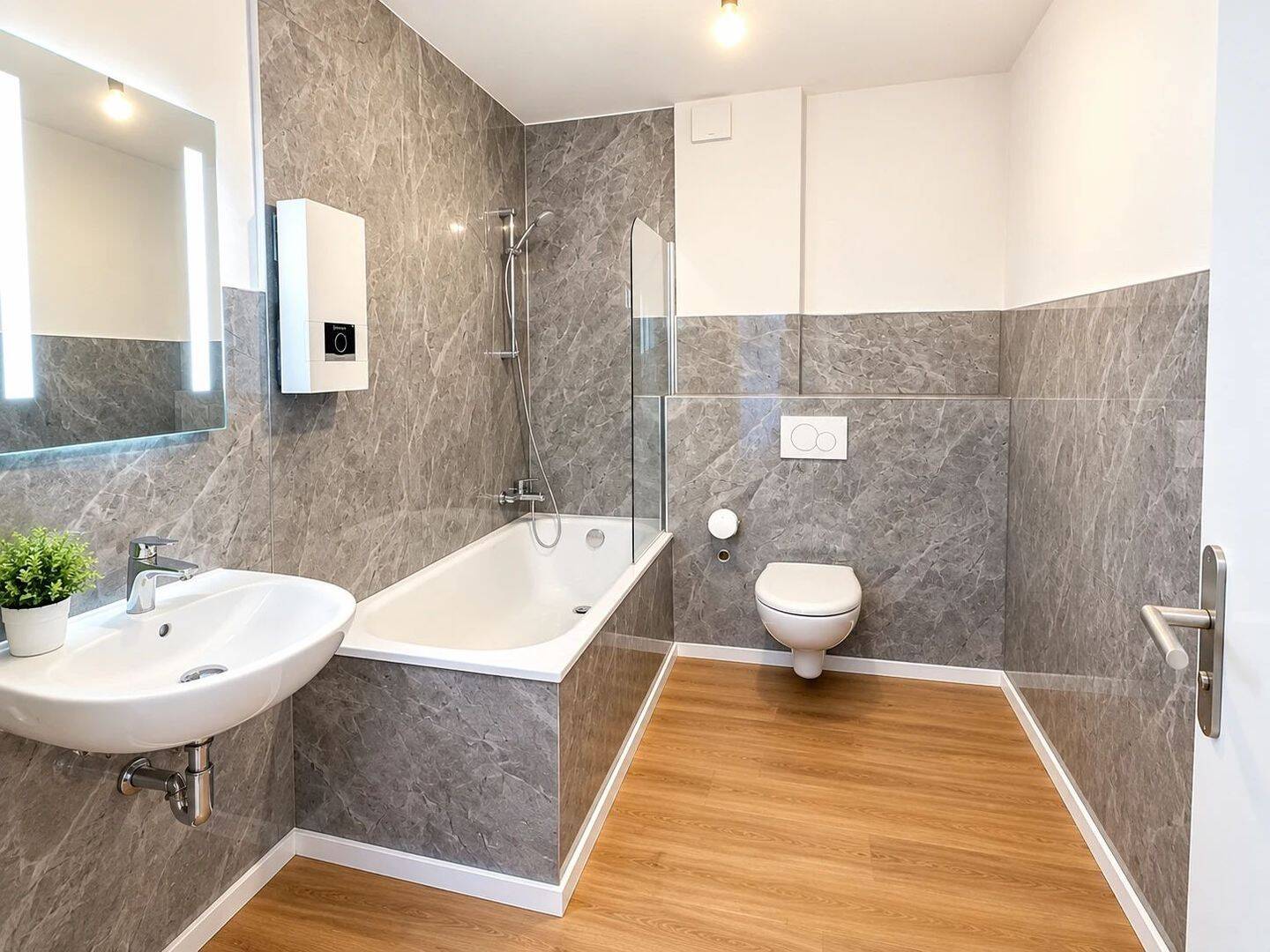Erstbezug nach Sanierung: Top 3 Zimmer Wohnung mit Balkon in Moers-Repelen, 47445 Moers