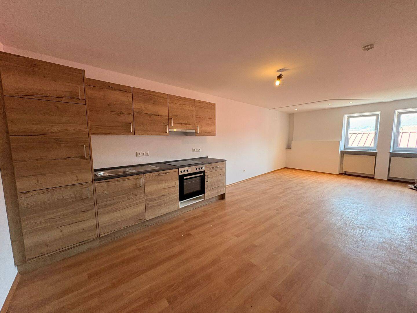 Neu umgebaute 2-Zimmer-Wohnung mit Einbauküche und Aufzug in zentraler Lage in Furth im Wald, 93437 Furth im Wald