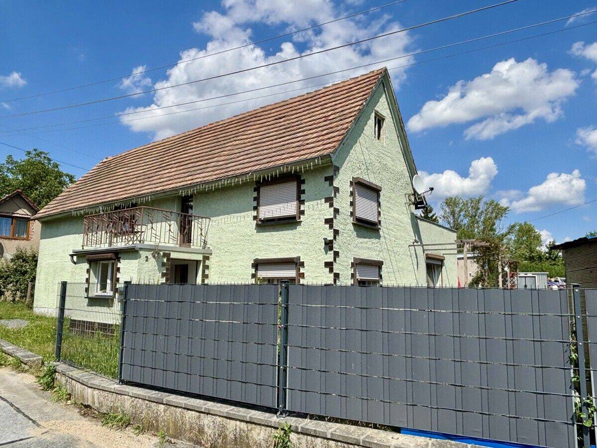 Wohnhaus mit Garage, 2708 Löbau