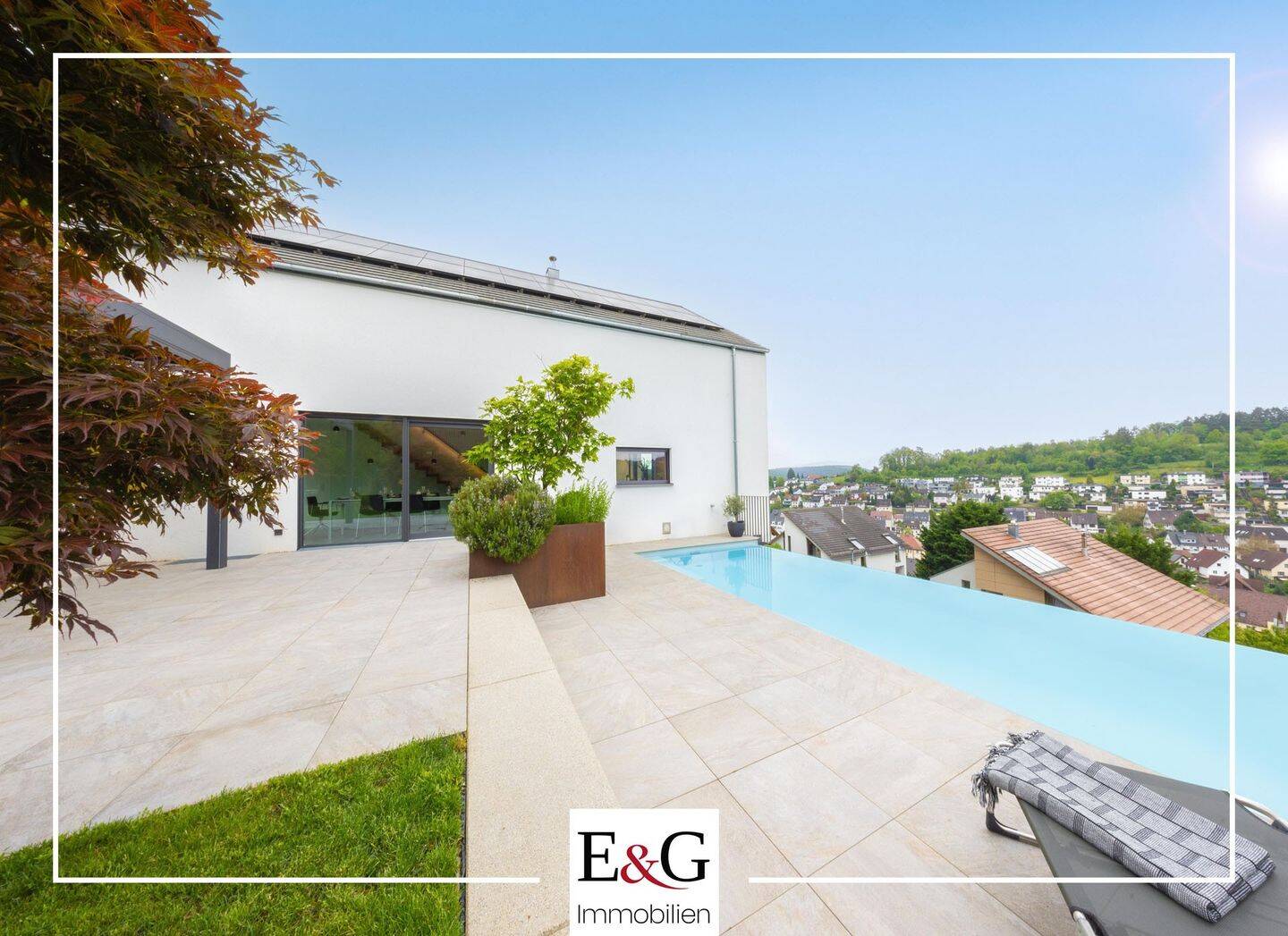 Exklusive Designvilla mit Infinity-Pool und Panoramablick in ruhiger Aussichtslage, 71120 Grafenau