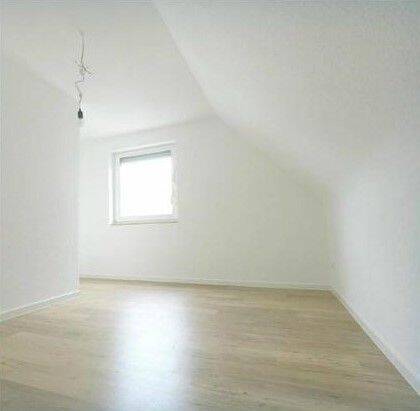 Helle 4 Zimmer Dachgeschosswohnung mitten in Altbach, 73776 Altbach