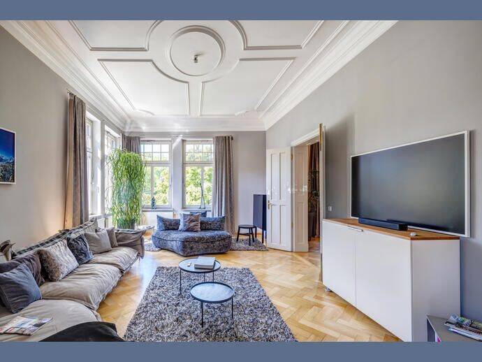 Möbliert: Repräsentative Altbauwohnung mit Blick auf die Isar in Altbogenhausen, 81679 München (Bogenhausen)