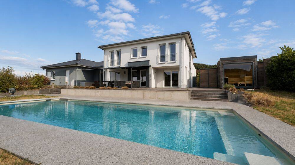 Exklusives Einfamilienhaus mit Pool, Sauna, Whirlpool, Fernblick & Doppelgarage in Peffingen, 54668 Peffingen