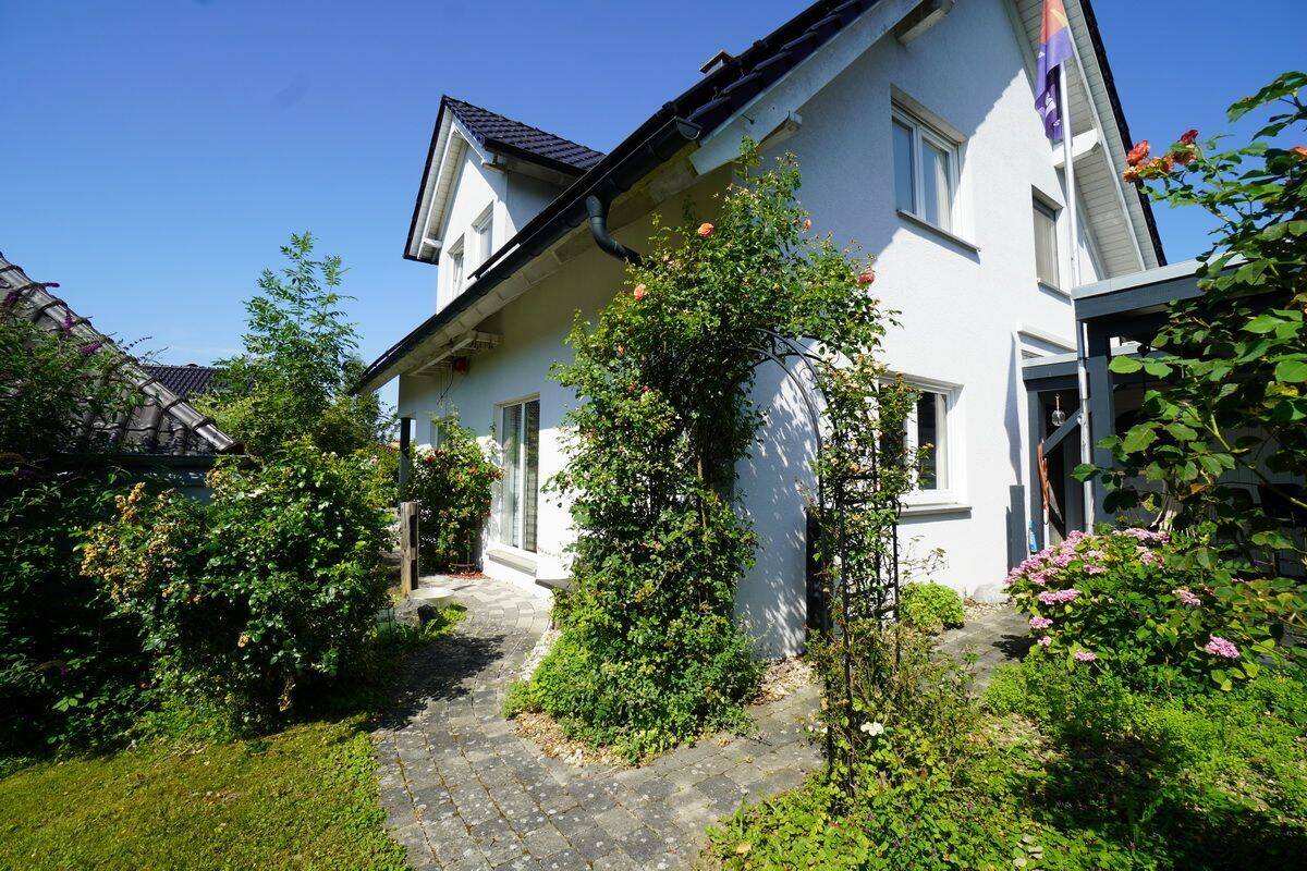 Energieeffizientes, freistehendes Einfamilienhaus mit Garten in Paderborn Benhausen, 33100 Paderborn