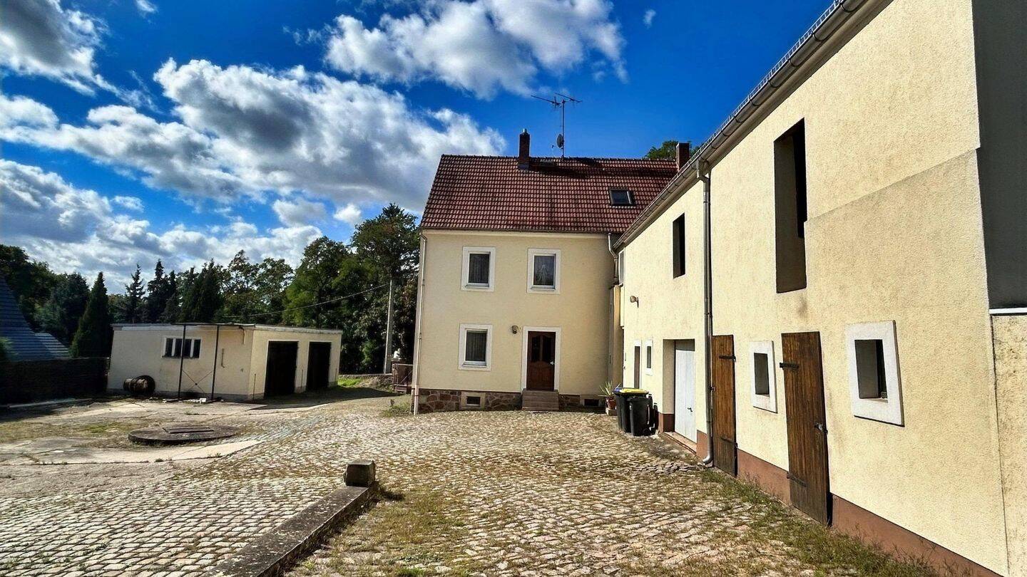 großzügiges Objekt mit Grünflächenoption, 1445 Radebeul