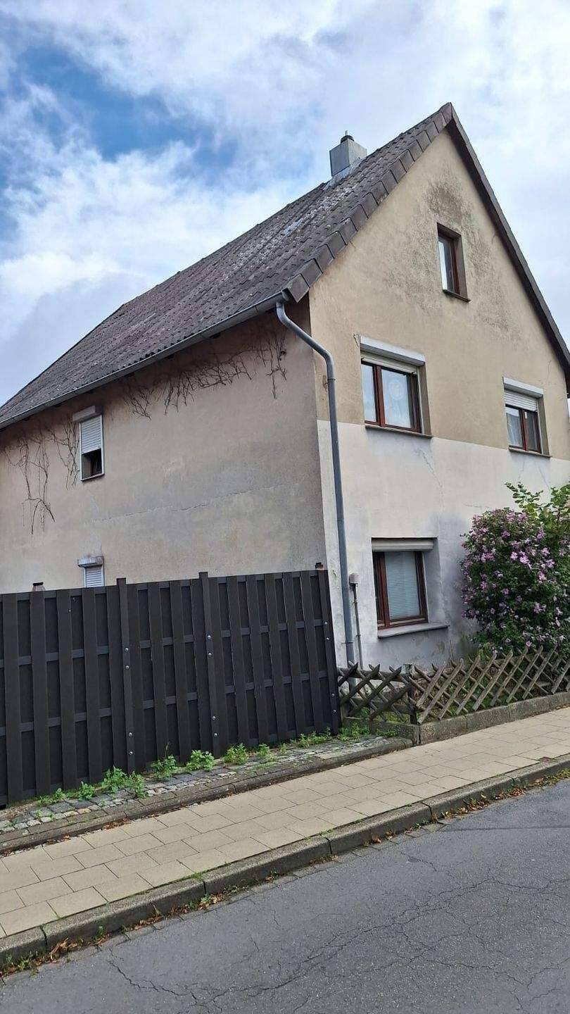 Sanierungsbedürftiges 1-FH in Braunschweig/Broitzem m. schmalen, sehr schönem Grundstück, EKZ u. die Straßenbahnhaltestelle s. in der Nähe, 38122 Braunschweig