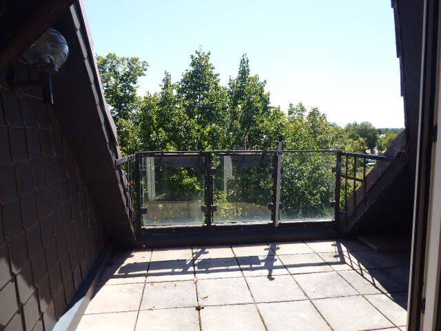 AUF 3 EBENEN MIT TERRASSE BEZUGSFREI AUßERGEWÖHNLICHE WHG. WOHNKÜCHE WANNENBAD+G-WC PARKETT REISHOLZ, 40599 Düsseldorf (Benrath Hassels Holthausen Reisholz)