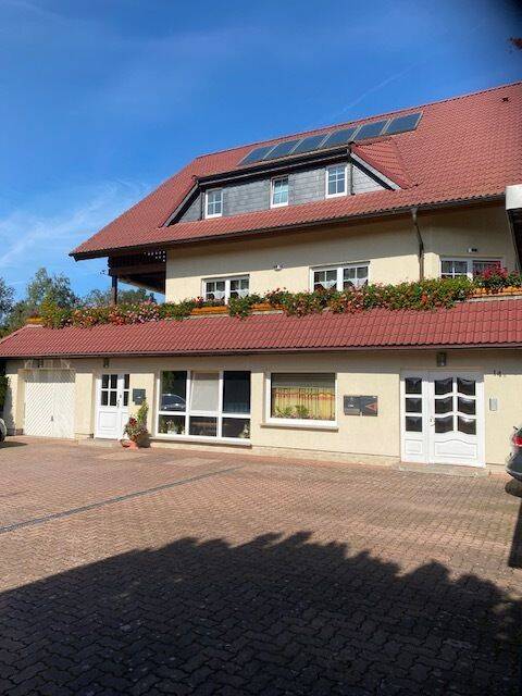 Maisonettewohnung in Dreifamilienhaus mit Photovoltaikanlage, großer Terrasse u Kamin, 2708 Löbau