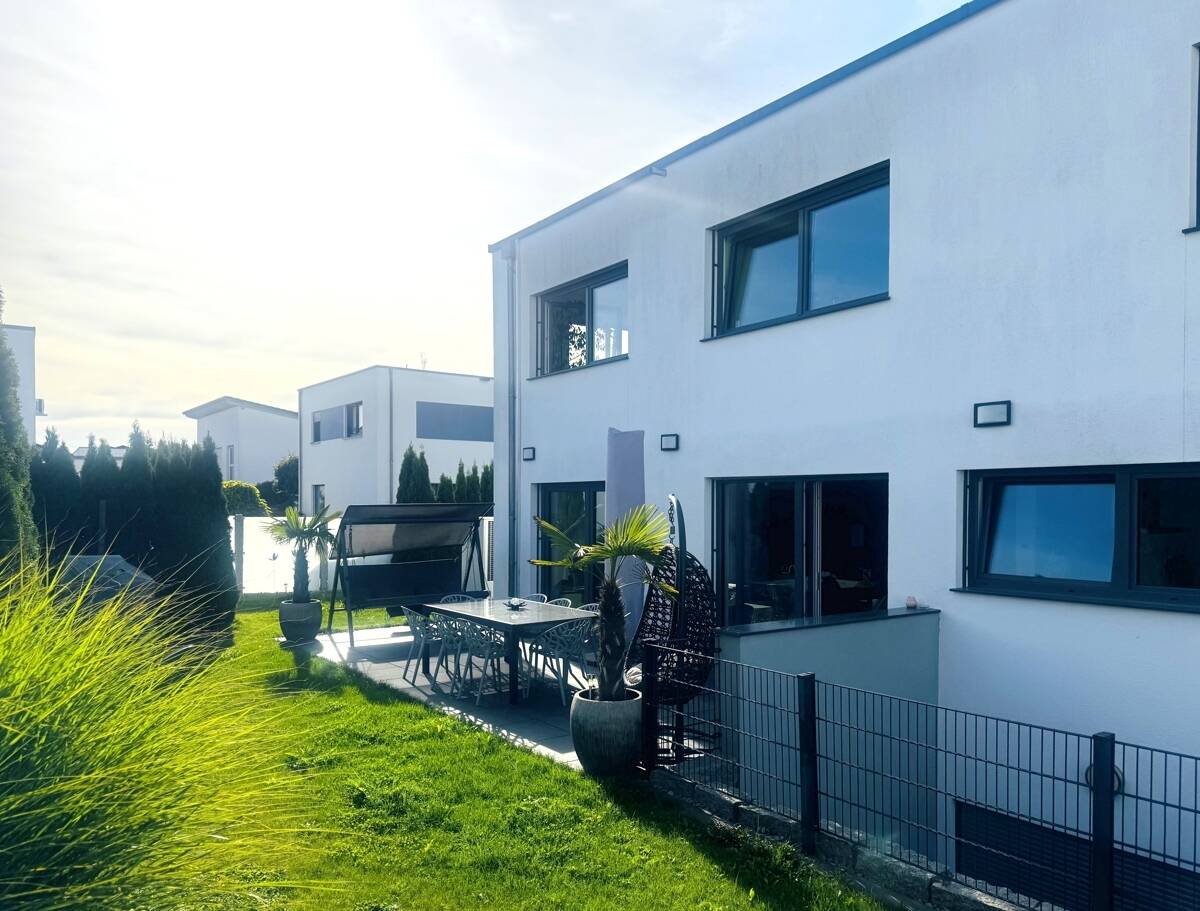 Großzügiges, modernes EFH mit Einliegerwohnung in Laupheim, 88471 Laupheim