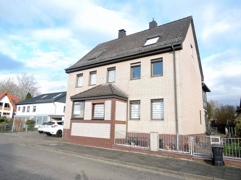 Gepflegte 2-Zimmer-Erdgeschosswohnung mit EBK, Garten und Garage in Northeim OT Langenholtensen, 37154 Northeim