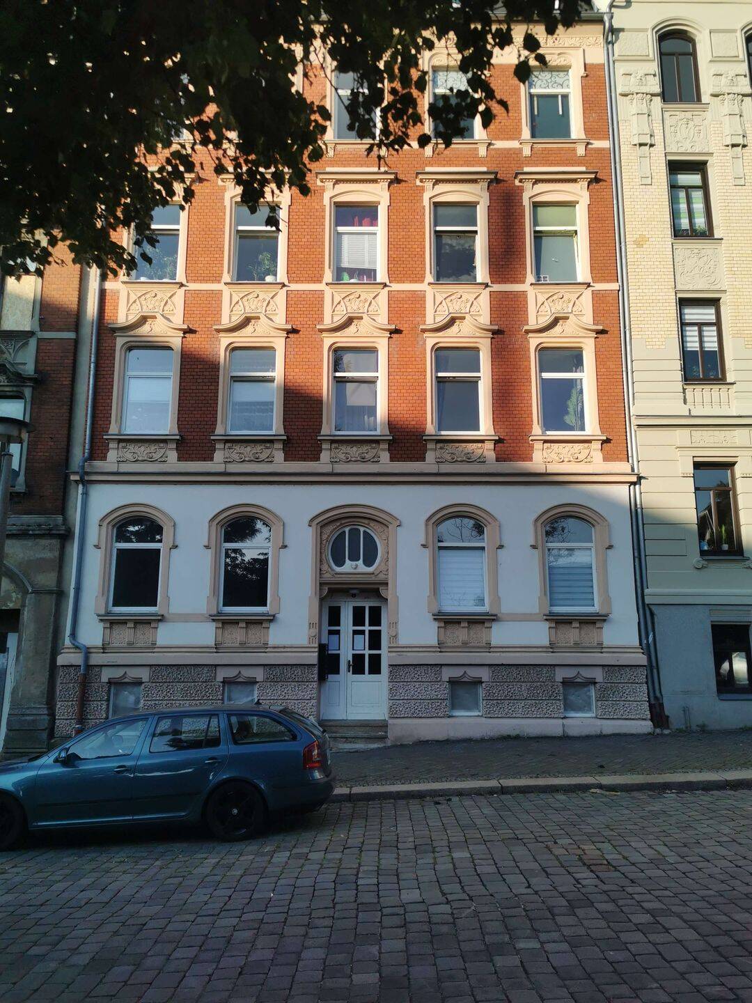 Schöne 3 Raumwohnung mit Balkon und Einbauküche, 8525 Plauen