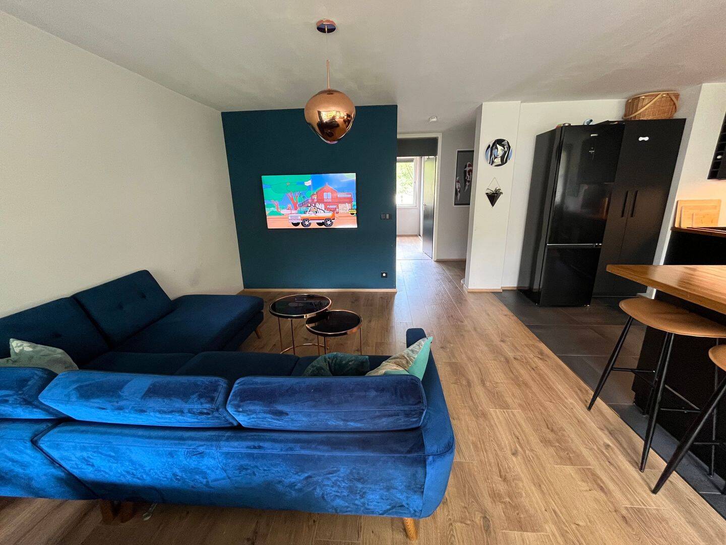 Stilvoll möblierte 3-Zimmer-Wohnung mit Blick, direkt am Eingang zum Olympiapark, 80809 München (Milbertshofen-Am Hart Neuhausen-Nymphenburg Schwabing-West)