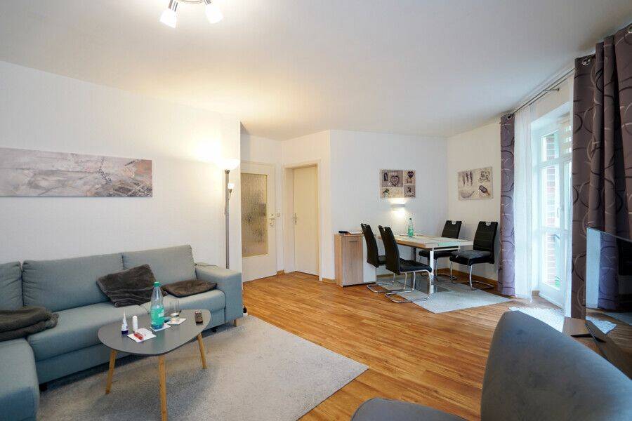 Zentral gelegene 2-Zimmer-Erdgeschosswohnung mit zwei Terrassen, 27383 Scheeßel
