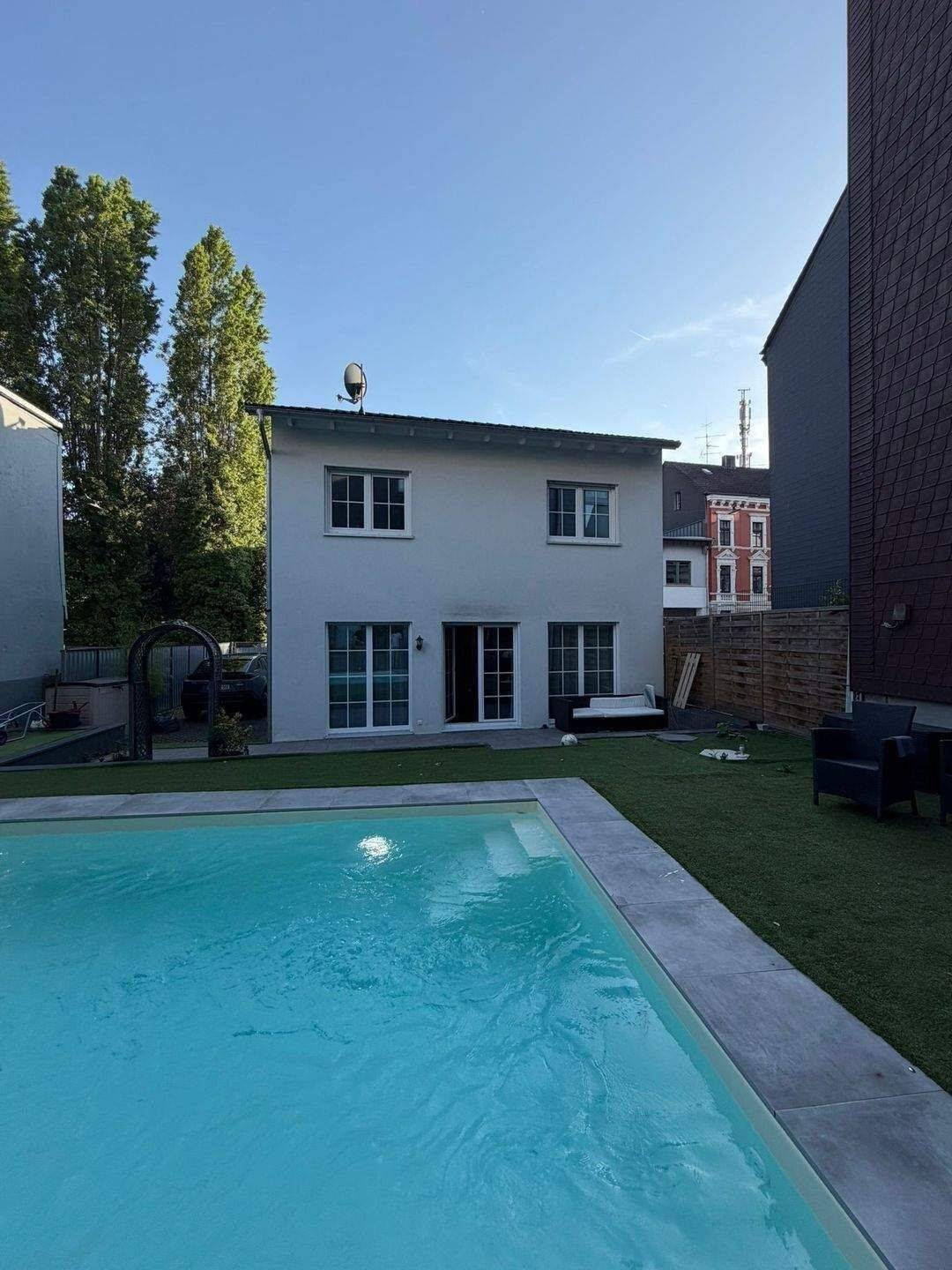 Einfamilienhaus & Pool in Wuppertal-Heckinghausen, 42289 Wuppertal (Barmen Langerfeld)
