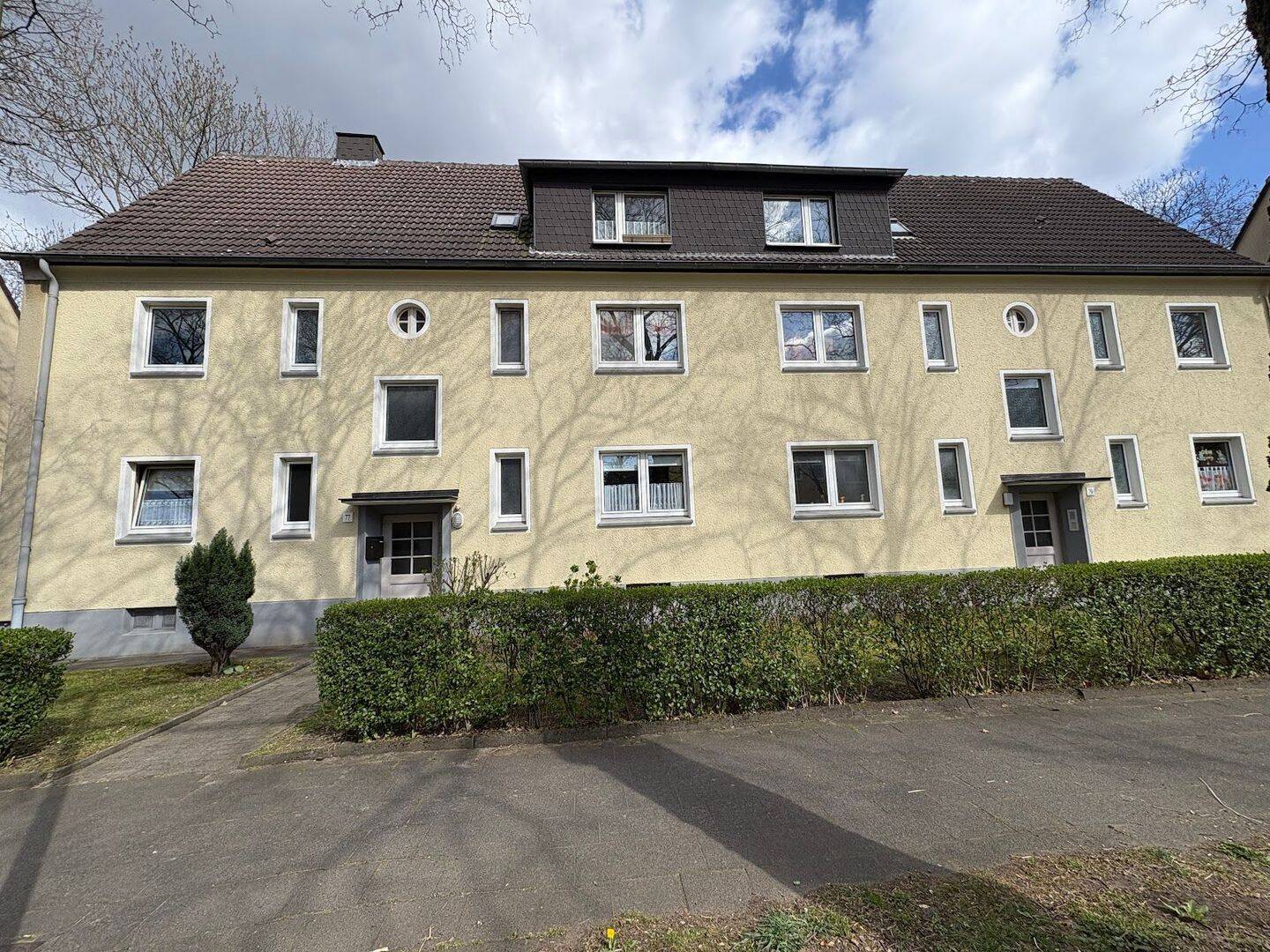 Gemütliche Dachgeschosswohnung mit Raum für eigene Ideen, 44625 Herne (Herne-Mitte Herne-Süd Holsterhausen Sodingen)