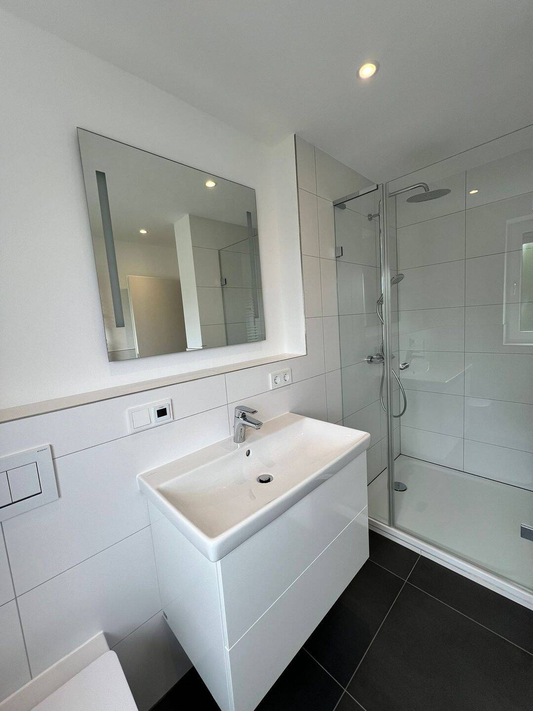 Erstbezug nach Sanierung – 4-Zimmer-Wohnung mit Balkon in ruhiger Lage, 93049 Regensburg (Großprüfening-Dechbetten-Königswiesen Innenstadt Westenviertel)