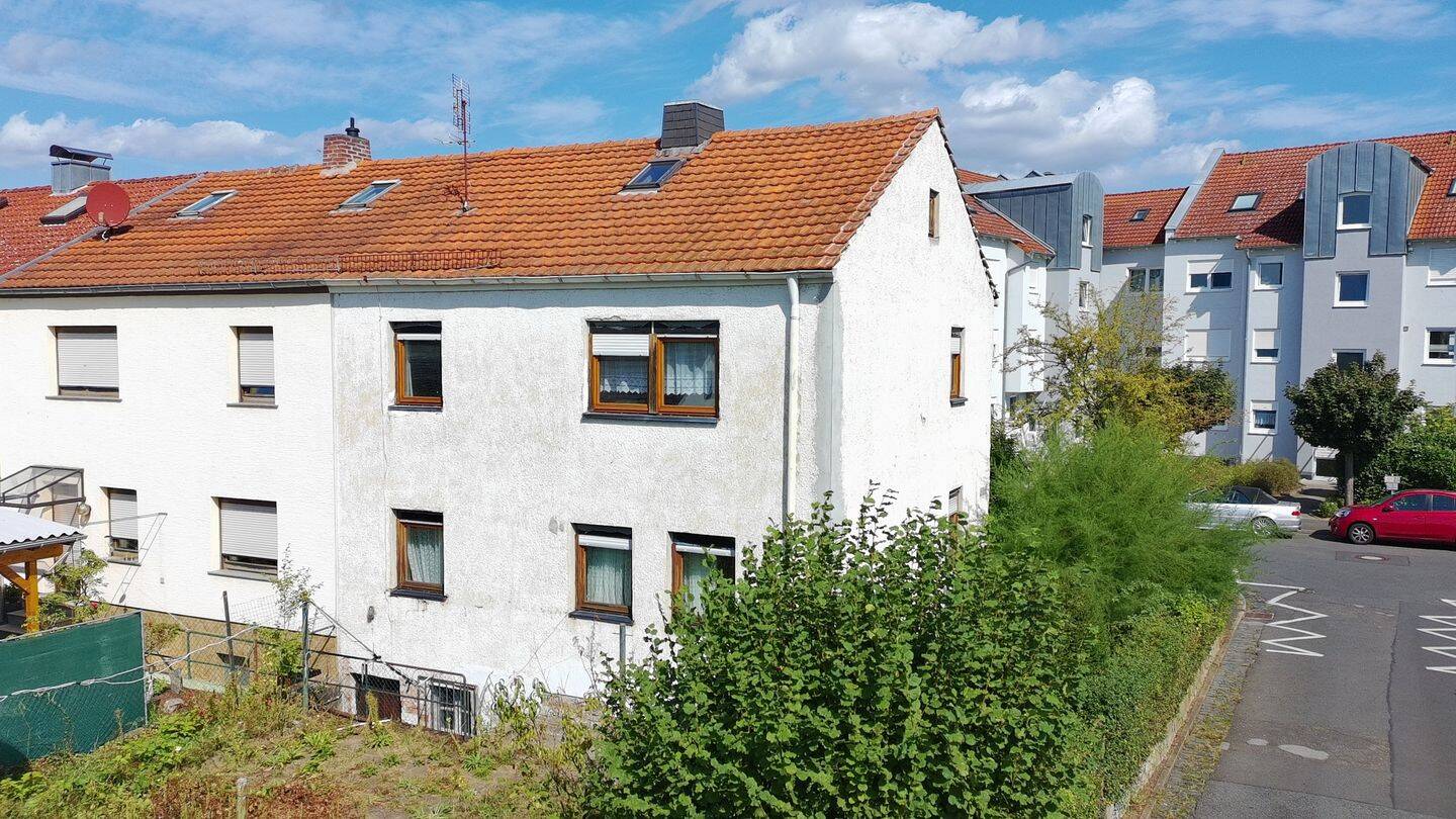 Attraktives Reihenendhaus mit Potenzial in begehrter Nilkheimer Lage – Garten – Sanierungsbedarf, 63741 Aschaffenburg (Damm Innenstadt Leider Nilkheim Strietwald)