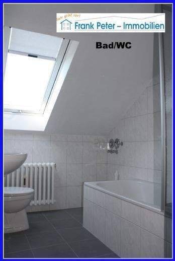 „GEMÜTLICHE DACHGESCHOSSWOHNUNG – 2,5-Zimmer, Küche, Bad, Balkon, 36251 Bad Hersfeld