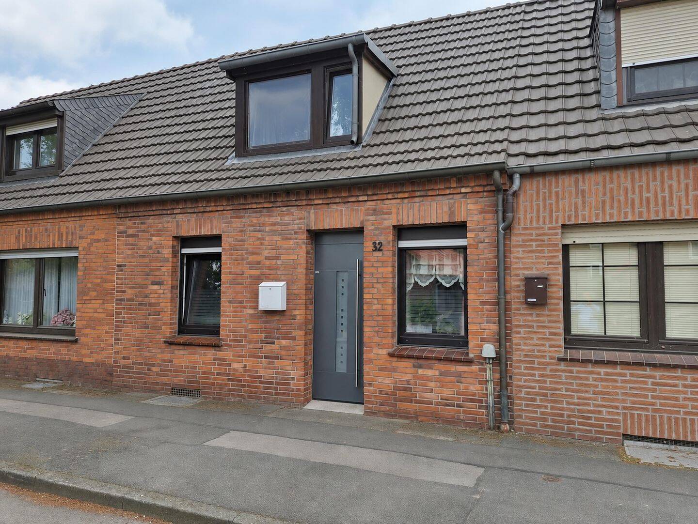 Gemütliches Reihenhaus mit 4 Zimmern, eigenem Garten und Garage in Kleve-Griethausen! Neues Dach in 2026 inklusive!, 47533 Kleve