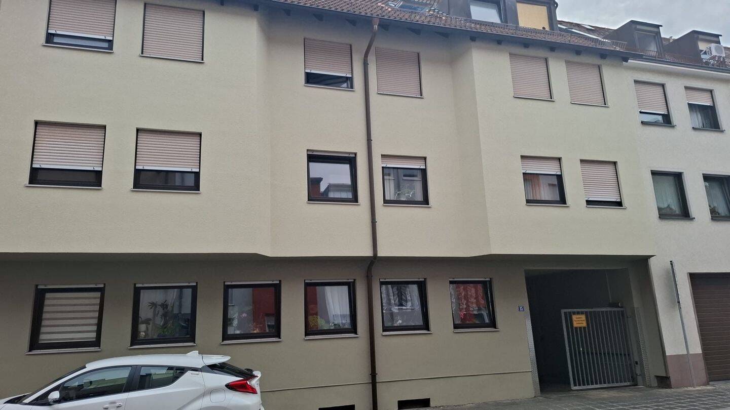 Renovierte, ruhige Dachgeschosswohnung in Nürnberg, 90459 Nürnberg