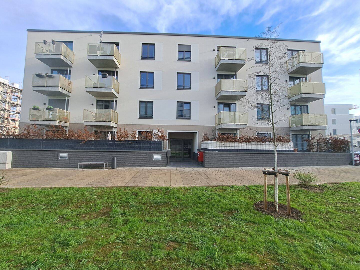 Dreizimmerwohnung mit Küche, Balkon und Stellplatz in Weisenau – Heiligkreuzviertel, 55130 Mainz (Laubenheim Weisenau)