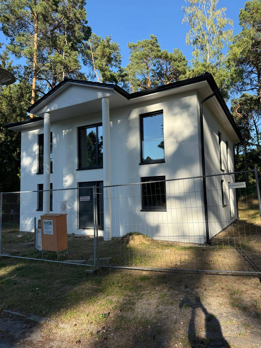 Design trifft Wohnkomfort – exklusive Stadtvilla mit eindrucksvoller Kragarmtreppe, 15827 Blankenfelde-Mahlow