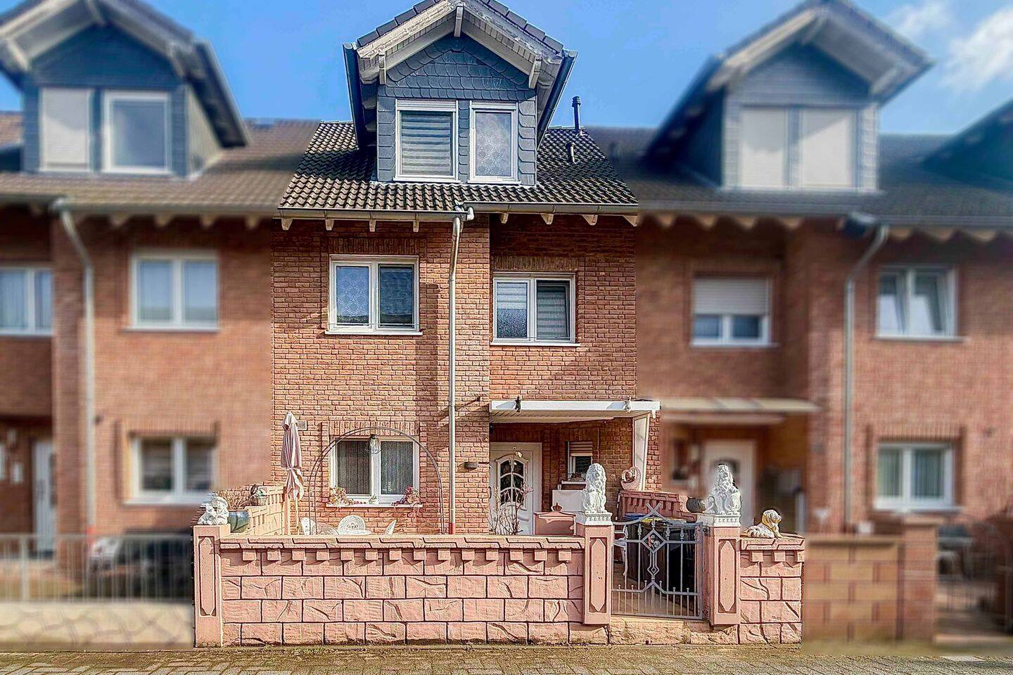 Viel Raum für Ihre Familie: Top gepflegtes Rheinmittelhaus im Kölner Norden., 50765 Köln (Chorweiler Blumenberg Esch Esch/Auweiler Volkhoven/Weiler)