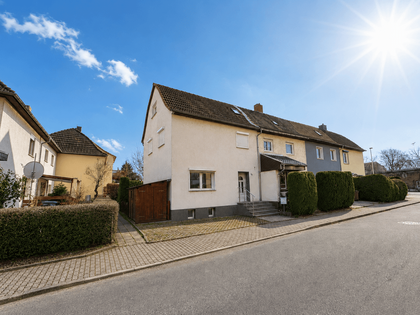 PREISREDUZIERT – Saniertes Reihenendhaus in zentraler Lage, 6217 Merseburg