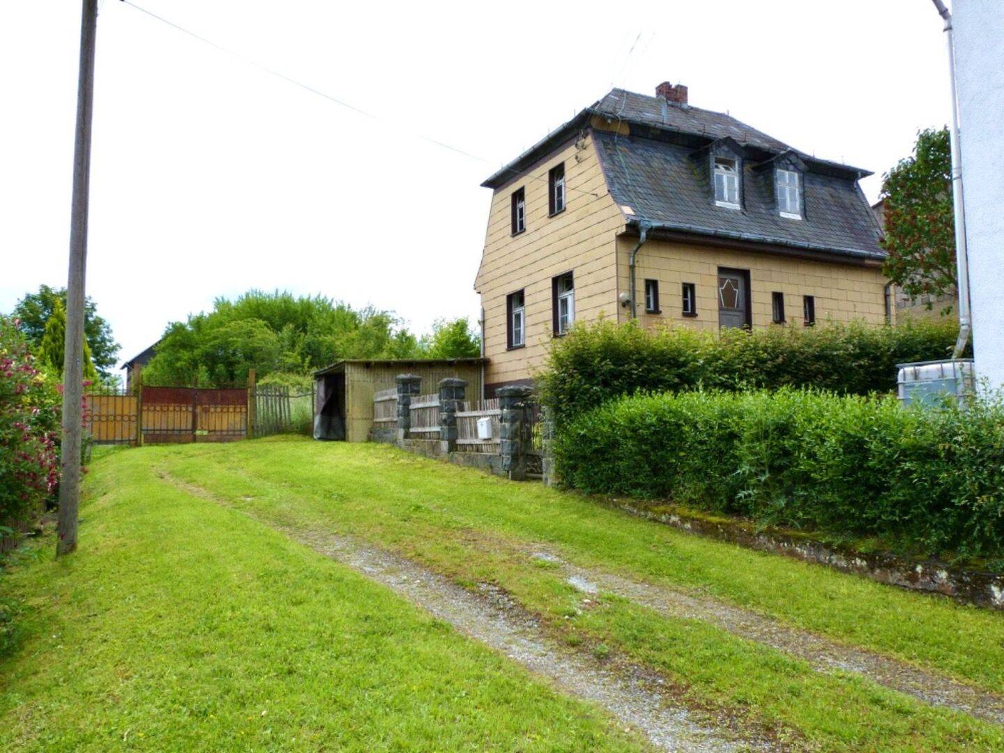 Freistehendes Einfamilienhaus mit Garage und Rohbau einer Werkstatt !, 7973 Greiz