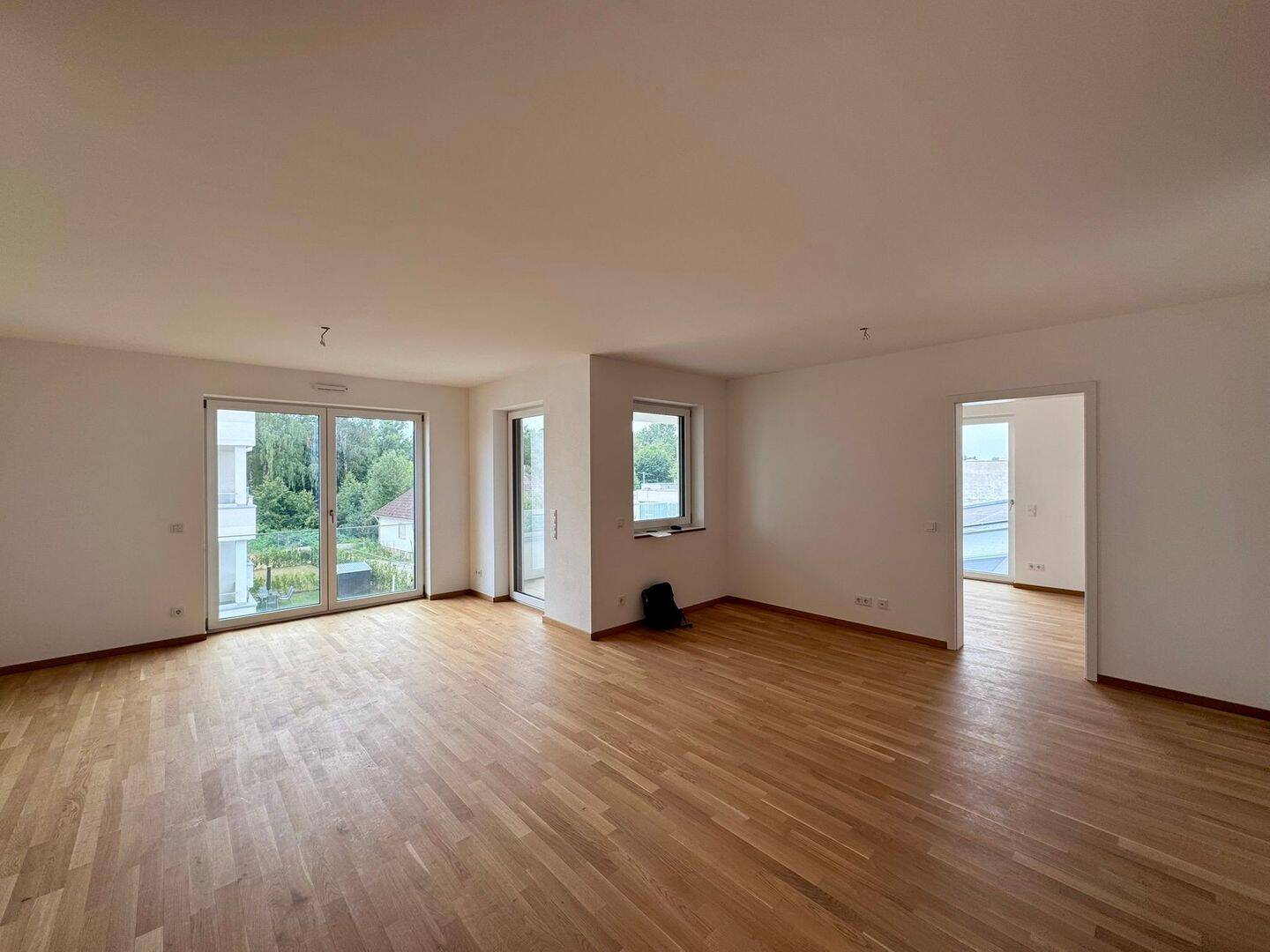 Moderne 3-Zimmer-Wohnung in Plattling – Balkon, Einbauküche, Aufzug, Keller & Tiefgarage – Erstbezug, 94447 Plattling