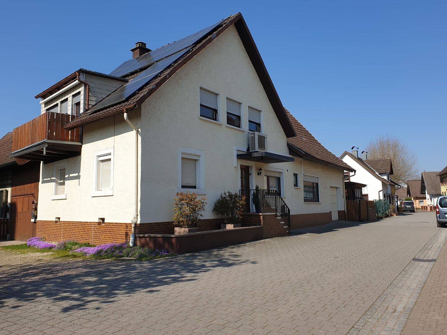 Einfamilienhaus mit Ökonomiegebäude, Garage und Garten in Lichtenau-Scherzheim, 77839 Lichtenau