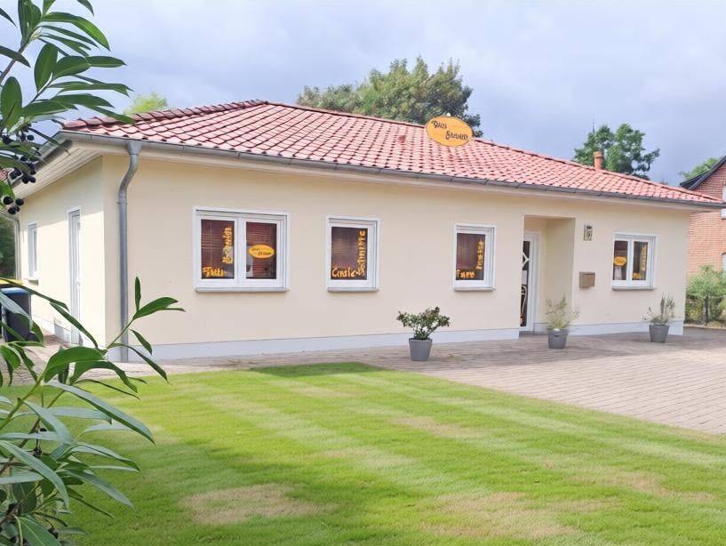 Einfamilienhaus (Bungalow) ( zur Zeit gewerblich genutzt ), 32469 Petershagen